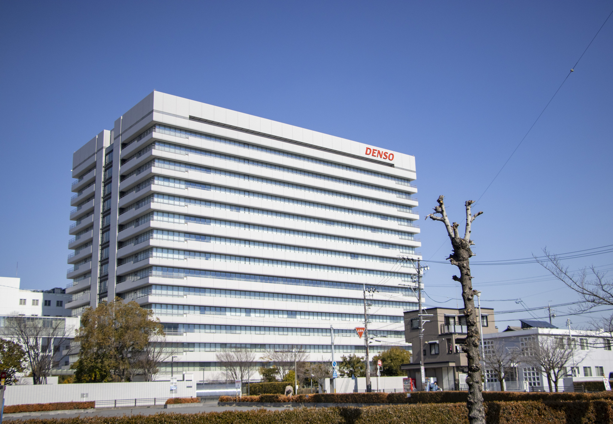 デンソーがロームを1.3兆円で買収提案 — 日本に産業再編TOBが来た時代に中小企業が取るべき行動