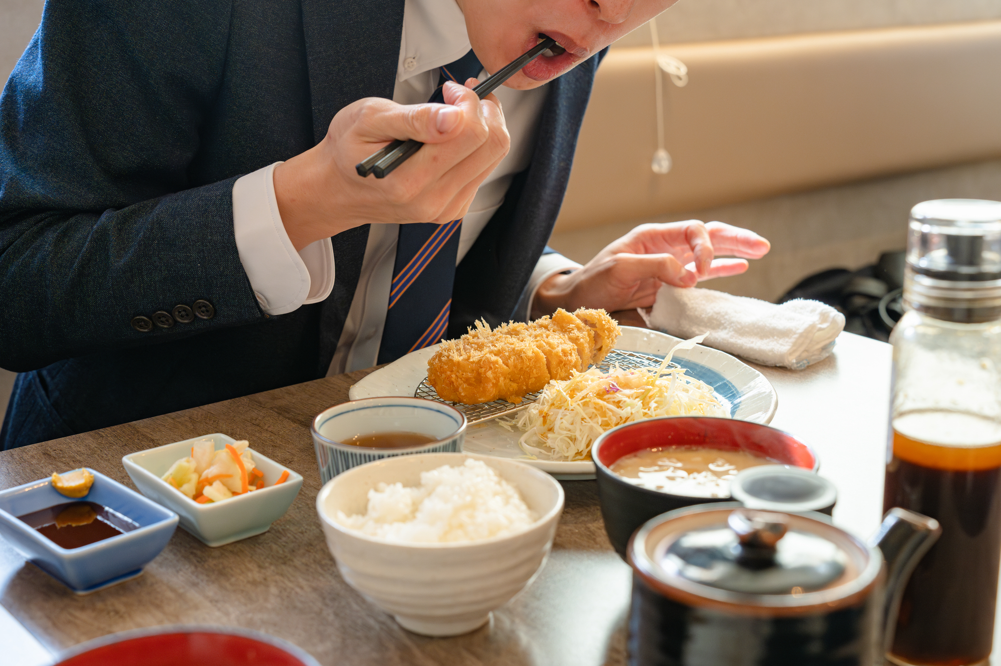 外食・小売チェーンのオーナーが「今すぐ売却を検討すべき」理由 — 節約志向の消費者行動変化が中堅チェーンの企業価値を圧縮する前に