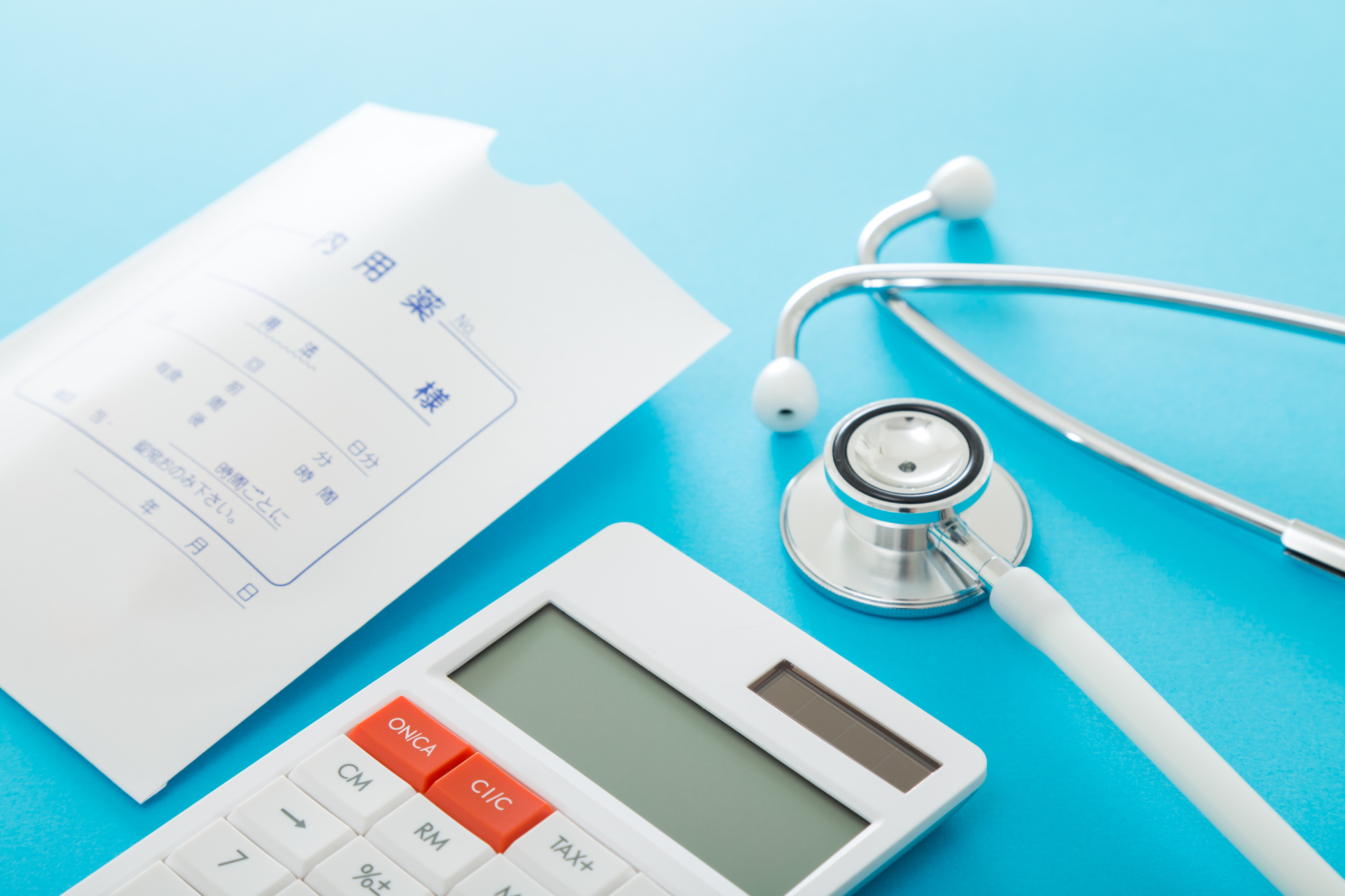 診療報酬改定で経営が苦しくなったクリニックの出口戦略——「売却」「第三者承継」「縮小」の3択を正しく選ぶ判断軸