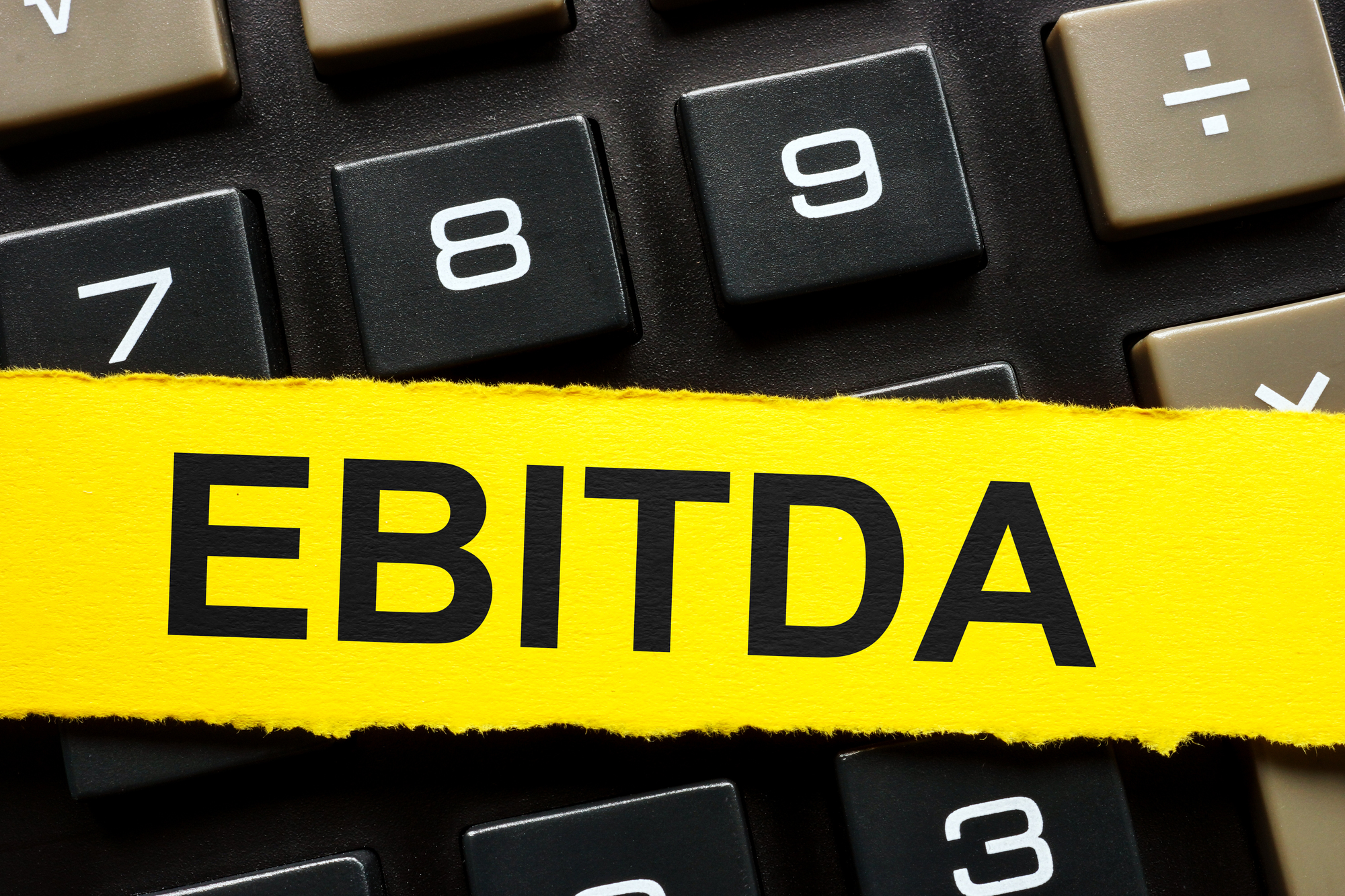 マルチプル法とは？　企業価値評価への活用法から計算式、EV/EBITDA倍率の読み方までの完全ガイド