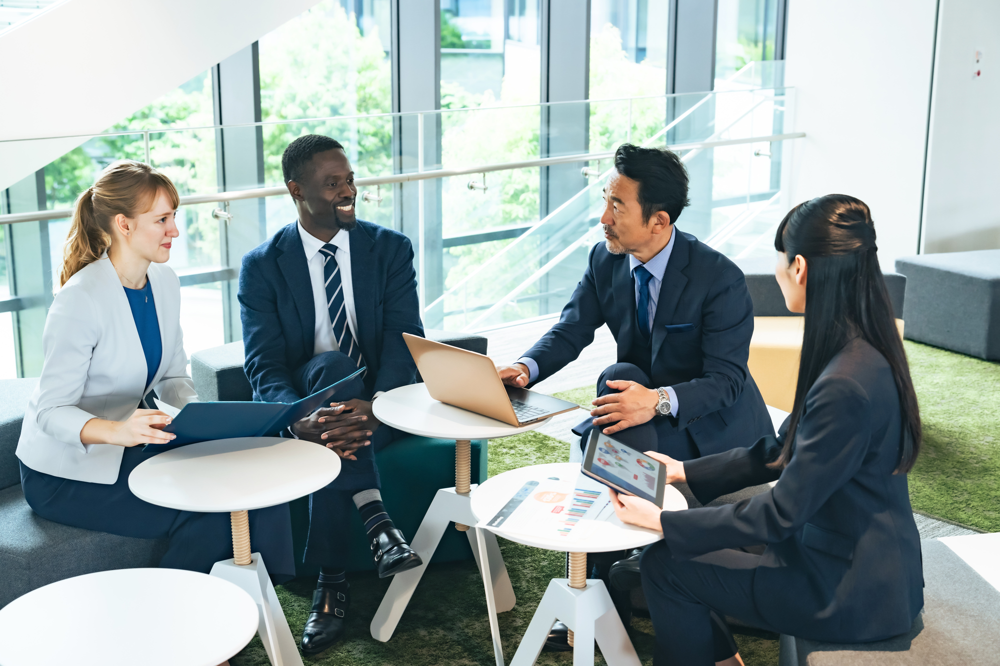 外資PEファンドに会社を売る交渉術｜国内仲介との違い・バリュエーション基準・条件交渉のポイント